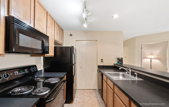 Building Photo - 122 Glengarry Dr