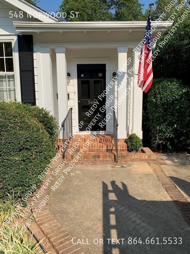 Building Photo - CONVERSE HEIGHTS! Premium location for thi...