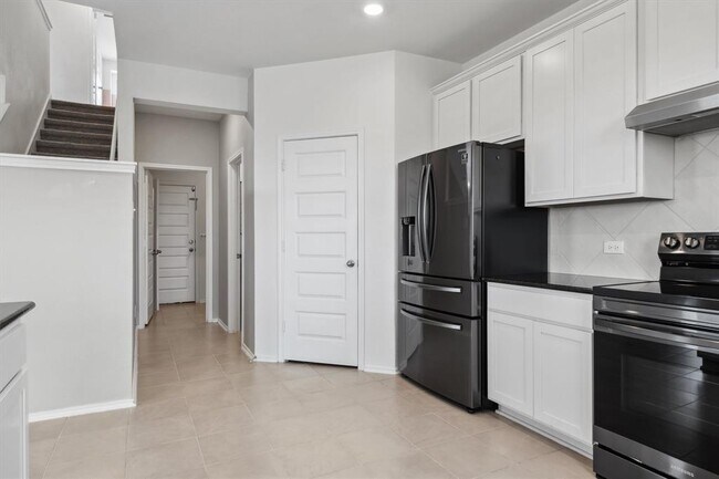 Building Photo - 925 Yellow Ribbon Trl