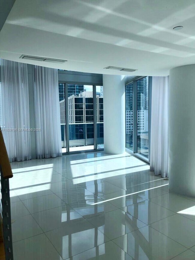 Building Photo - 200 Biscayne Blvd Way