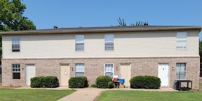 Primary Photo - 415 Ave 5 NE Cove