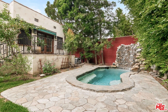 Primary Photo - 312 S El Camino Dr