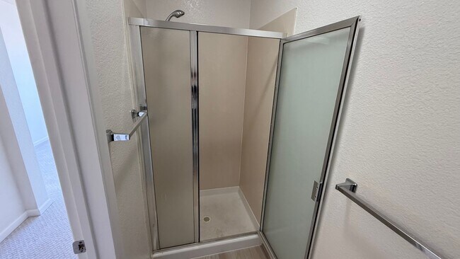 Building Photo - Epic REA – Top Floor Condo with Breathtaki...