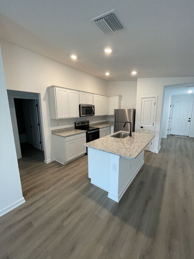 Building Photo - 5665 Deep River Ave