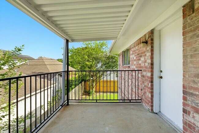 Building Photo - 9641 Hollock St