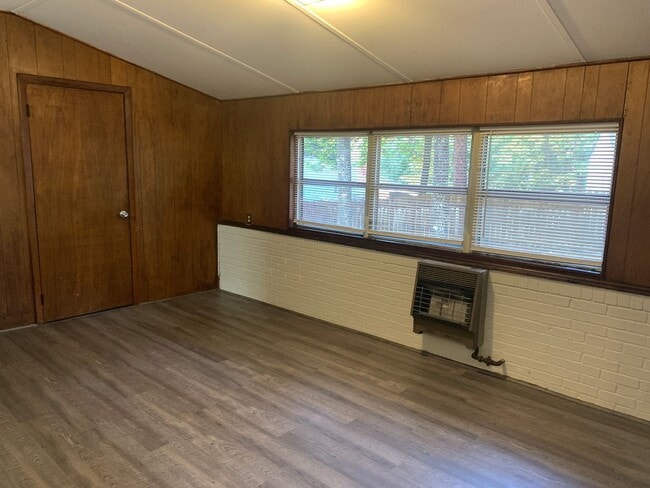 Building Photo - Renovated 3 Bedroom Ranch in Raleigh, Avai...