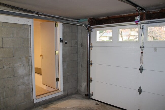 Building Photo - 61 Alton St