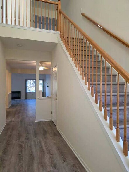 Building Photo - 17 Springhill Dr