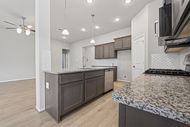 Building Photo - 18203 Samie Nell Ct