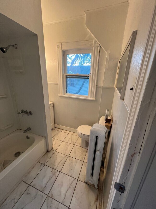 Building Photo - 505 Birch St