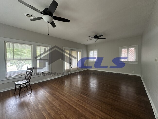 Building Photo - 1301 S 9th St