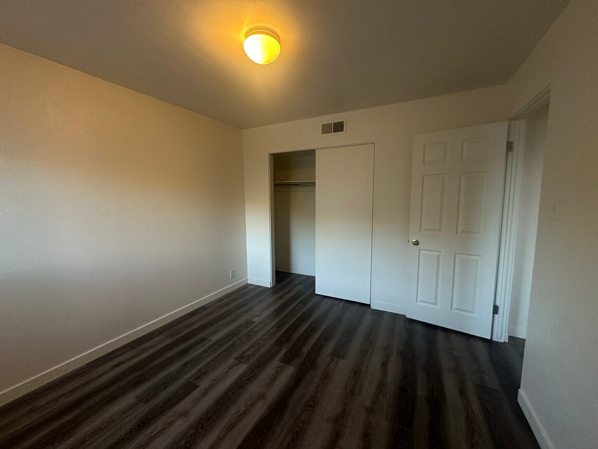 Building Photo - 860 E 500 S