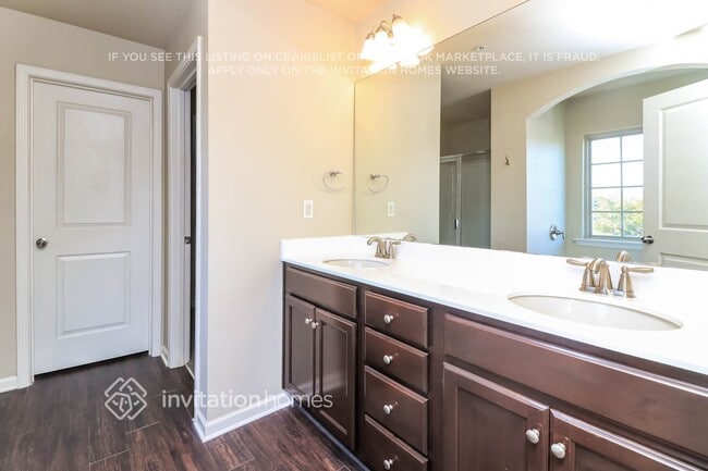 Building Photo - 1700 Summit Village Ln