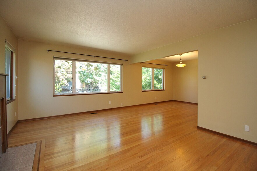 Building Photo - 4118-4118 SE Yamhill St