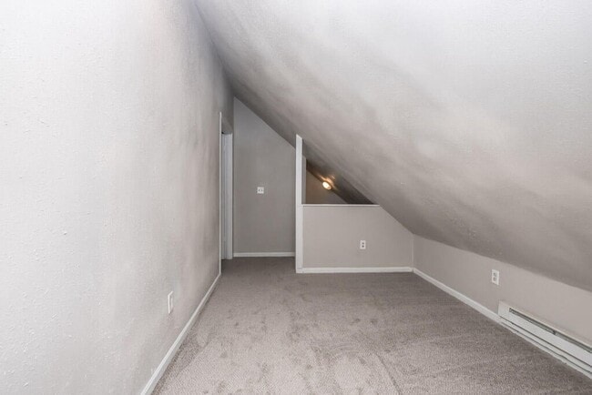 Building Photo - Updated 4-Bed Single Family Home with Clas...