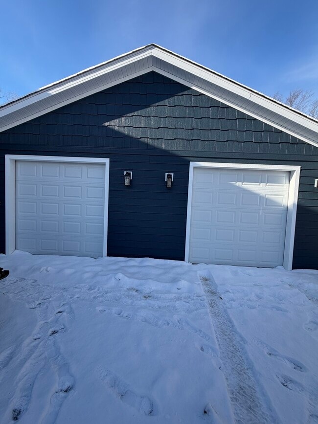 Building Photo - 915 S Spencer Rd