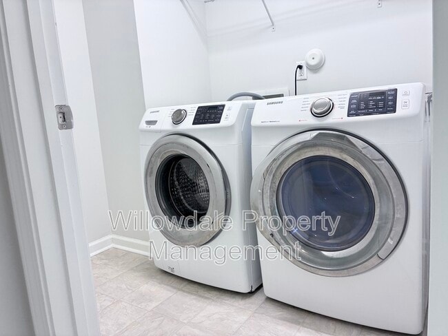 Building Photo - 1112 Lakebrink Dr