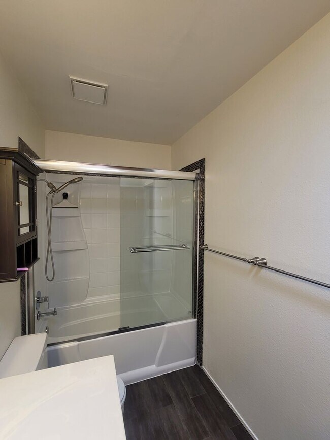 Building Photo - Mid-Century Modern half-plex in American R...