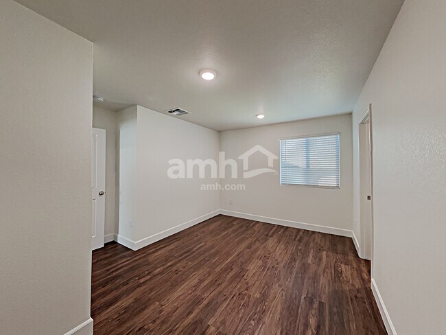 Building Photo - 6051 Schmidt St