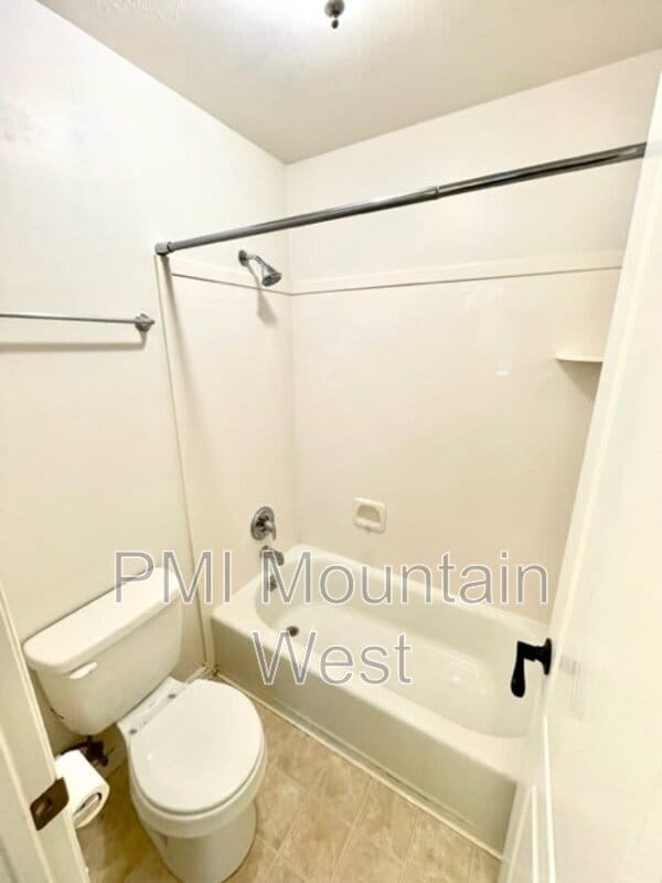 Building Photo - 55 Peregrine Ln