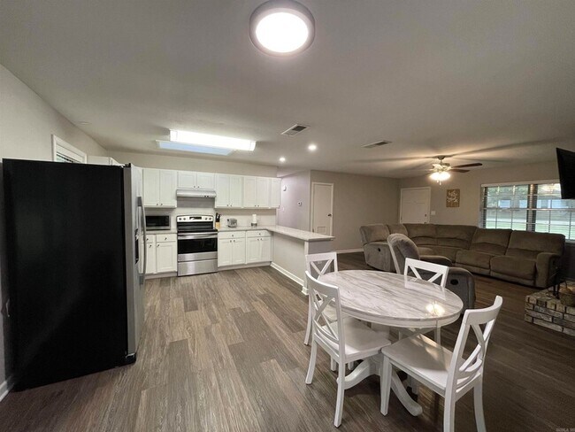 Building Photo - 6503 Chaparral St