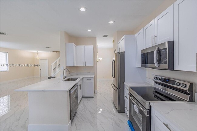 Building Photo - 1028 Golden Cane Dr