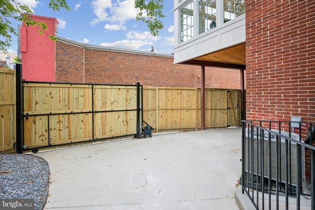 Building Photo - 1614 Kilbourne Pl NW