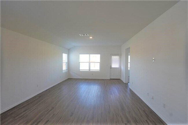 Building Photo - 330 Rioja