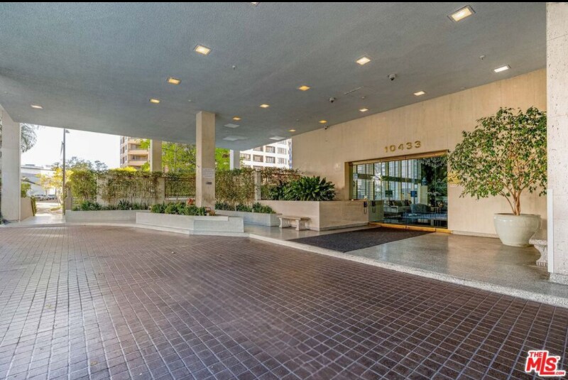 Building Photo - 10433 Wilshire Blvd