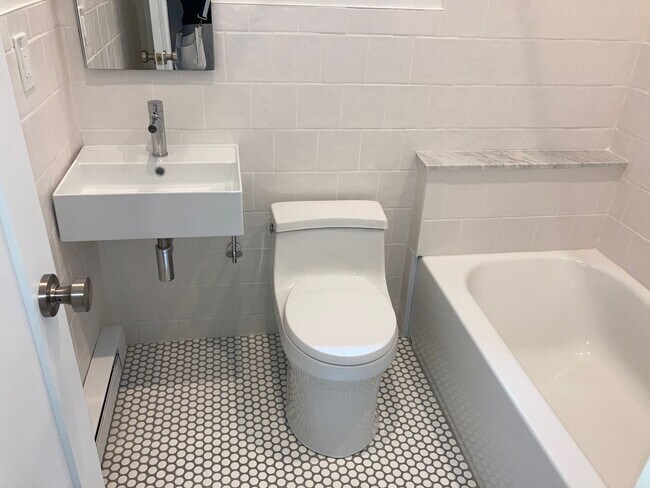 Building Photo - 1108 Pine St