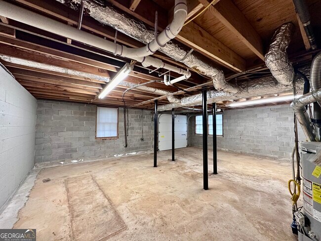 Building Photo - 5506 Woodland Dr