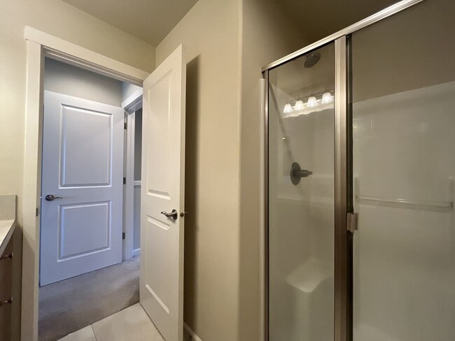 Building Photo - Spacious Bull Mountain Townhome Featuring Two Ensuite Bedrooms, Attached Garage & Modern Finishes &