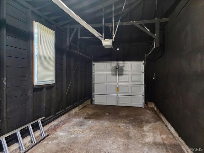 Building Photo - 637 Karess Dr