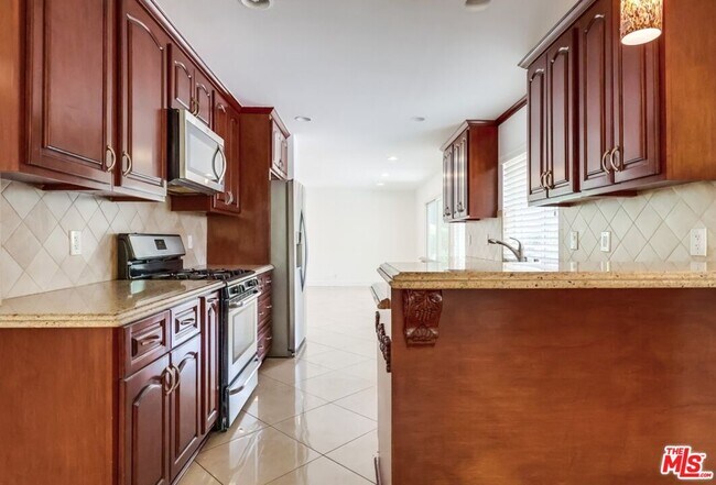 Building Photo - 687 Mt Carmel Dr