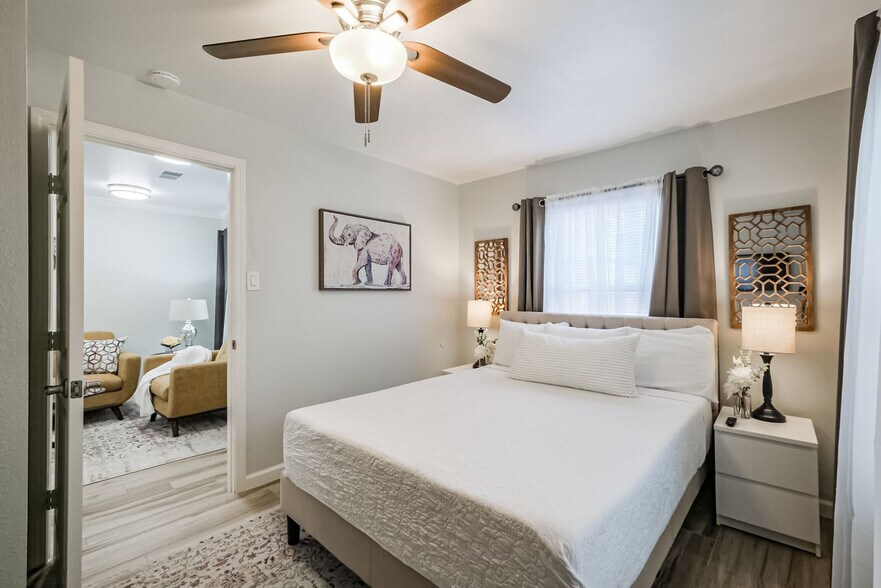 Building Photo - 1329 W 21st St