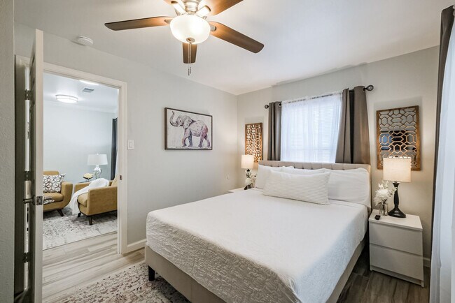 Building Photo - 1327 W 21st St