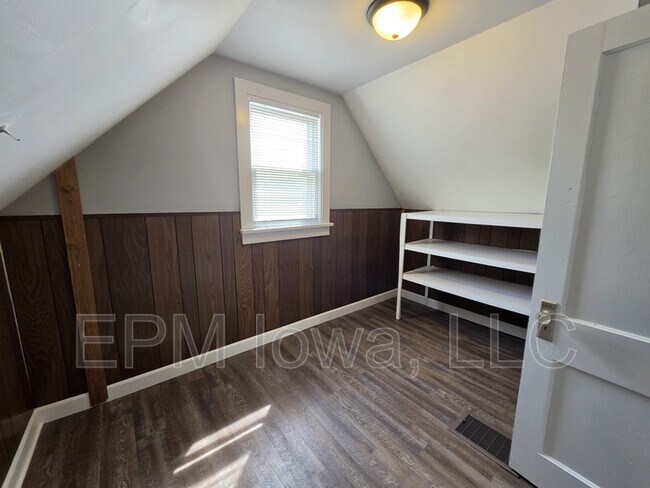 Building Photo - 1212 Forest Ave
