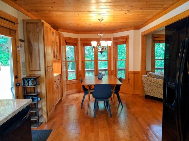 Building Photo - 386 Arbor Dr