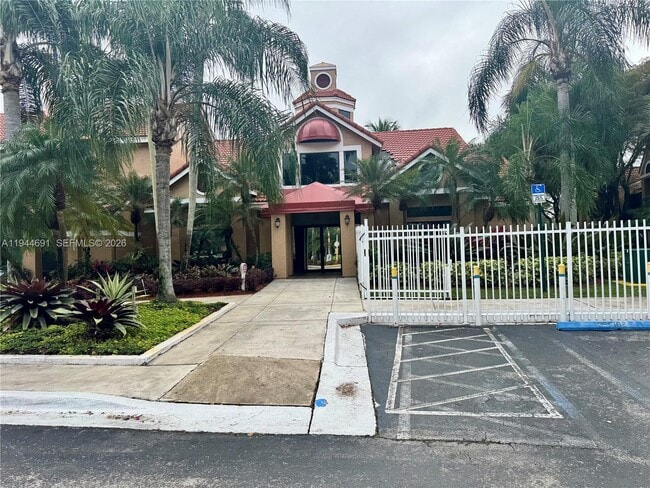 Building Photo - 10441 SW 156th Ct