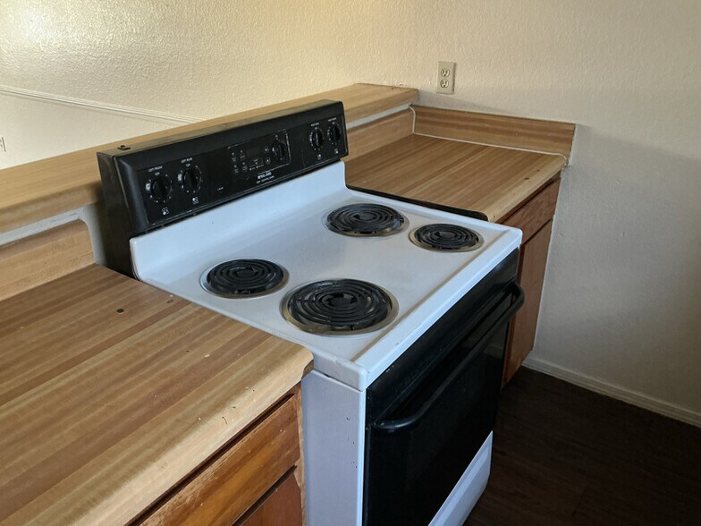Building Photo - 4301 Yorkshire Dr