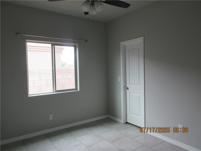 Building Photo - 3555 N Kenneth Rd