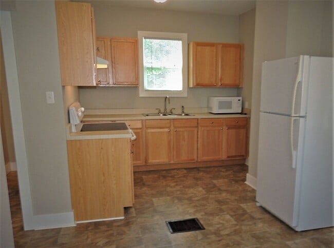 Building Photo - 1106 Titus Ave