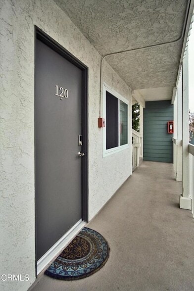 Building Photo - 229 S Ventura Rd