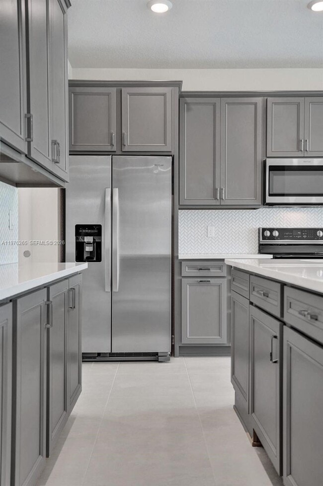 Building Photo - 2202 Appleton Cir S