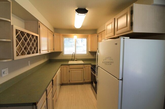 Building Photo - 1409 W 14th Ave