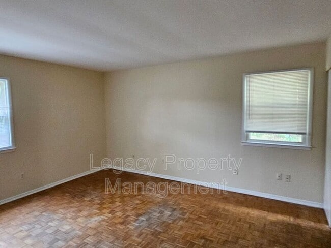 Building Photo - 1202 Melrose Dr