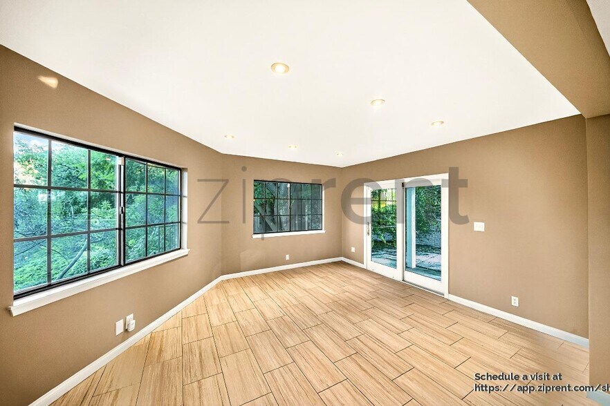 Building Photo - 5187 Llano Dr