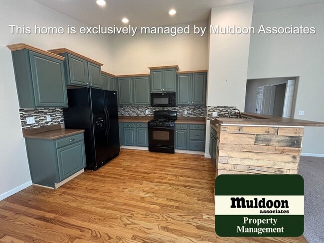 Building Photo - Beautiful Rancher with everything on one l...