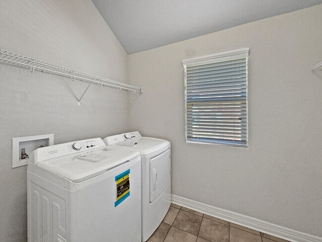 Building Photo - 9002 Monument Parke