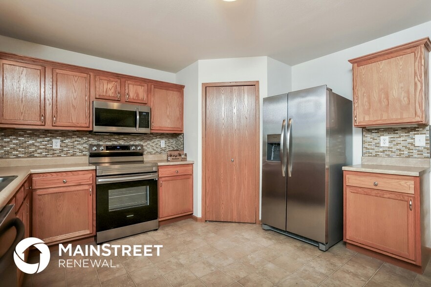 Building Photo - 4001 Glengarry Dr